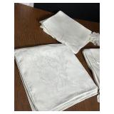 VINTAGE DAMASK TABLECLOTH WITH CROCHETED EDGE 98