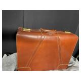 BROWN TOWNE VINTAGE SUITCASE 24" X 7.5" X 18" -