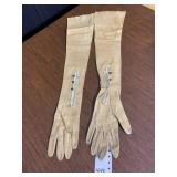 VINTAGE LONG BROWN LEATHER BUTTON WRIST OPERA