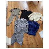 ASSORTED WOMENï¿½S CLOTHES COATS