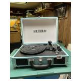 VICTROLA NEWER PRODUCTION RECORD PLAYER LOOKS NEW
