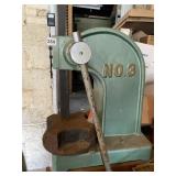 HEAVY NO3 SHOP PRESS WITH EXTRA PLATE IS MOUNTED