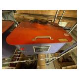 CHICAGO ELECTRIC PARTS WASHER HAS FLUID IN IT