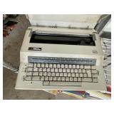 SMITH CORONA SUITCASE TYPEWRITER