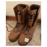 BOOTS SZ. 8.5 LOOK NEW