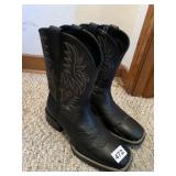 BOOTS SZ. 8.5 LOOK NEW