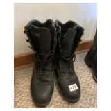 BOOTS SZ. 8.5 LOOK NEW