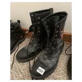 BOOTS SZ. 8.5 LOOK NEW