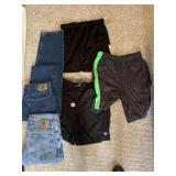 WRANGLER JEANS AND PAIRS OF SHORTS SIZE MEDIUM 32