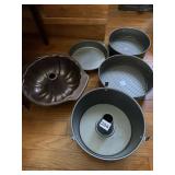 SPRING PAN AND BAKING PANS