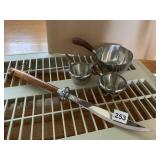 STAINLESS POURINGERS, CARVING KNIFE