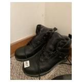 BOOTS SZ. 8.5 LOOK NEW