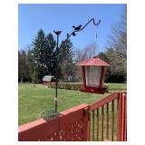 ROD W/ BIRD ACCENT HOLDING BIRD FEEDER