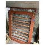 TWO PANELS TO CORRAL AN ANIMAL OR CHICKENS