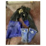 LARGE BLACK STALLION WORK JACKET AND GLOVES