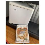 BREAD MAKER W/ BOOKLET