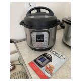 INSTANT POT W/ MANUAL