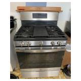 GE GAS STOVE VERY NICE CONDITION W/ DIGITAL