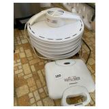 DEHYDRATOR AND SANDWICH MAKER