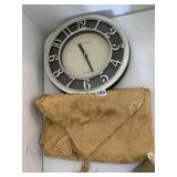 LONDON CLOCK AND LINEN HOLDER