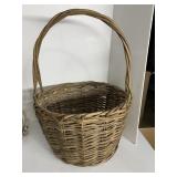 STRAW BASKET 25" H X 18 ROUND