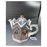 JAMES SADLER QUEEN ELIZABETH TEA POT FIGHTING THE