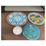 NEW DIVIDED RUBBERMAID SERVING DISH, PLASTIC