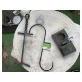 GARDEN HOOKS AND PADDLE HOUSE INK WELL AS FOUND