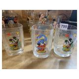 MICKEY MOUSE DRINKING GLASSES