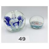 2 PAPER WEIGHTS BLUE BLOOMING FLOWER