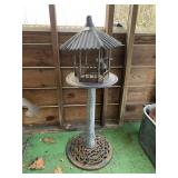 CAST IRON BIRD PLATFORM FEEDER WITH BIRD ACCENT