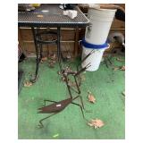 IRON PRAYING MANTIS GARDEN STATUE, 30" TALL