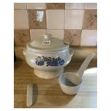 PFALTZGRAFF YORKTOWN SOUP TUREEN WITH LID AND