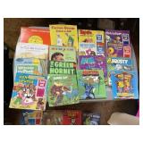 CHILDRENï¿½S 45 RECORDS AND BOOKS INCLUDING STAR