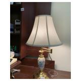 FLOWER DESIGN W/ BRASS TABLE LAMP