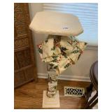 COMPOSITION PEDESTAL WITH HOLLY WRAP DESIGN