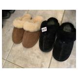 SZ. 9 2 PAIRS BEAR PAW SLIPPERS