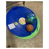 FRISBEE, BALLS