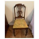 ANTIQUE CHAIR