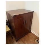 28.5X24X36.5 2 DOOR STEREO / TV CABINET