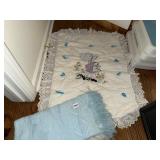 CRIB COMFORTER W/ GIRL AND DOLL