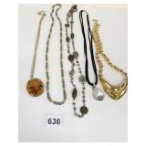 GROUP OF NECKLACES GREEN AND GOLD BEADS GOLD TONE