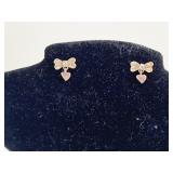 14K GOLD BOW WITH HEART CHARM EARRINGS .032 OZT