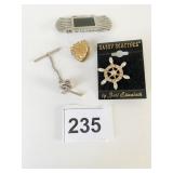 CARDED SHIPS WHEEL PIN DECO SILVER TONE WITH