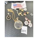 CHRISTMAS EARRINGS WHITE WREATHS CHRISTMAS TREES