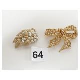 TRIFARI GOLD TONE AND PEARL PIN UNBRANDED BOW PIN