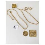 TRIFARI NECKLACE STRETCH GOLD TONE BELT HOOP