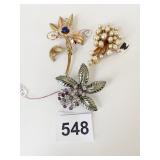 PIN GROUP PEARLS GOLD TONE FLOWER WITH BLUE