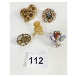 GROUP OF PINS BROOCHES OWL BEE HEART ETC.