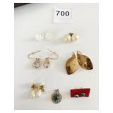 EARRINGS PEARLS GOLD TONE GREEN CENTER PENDANT